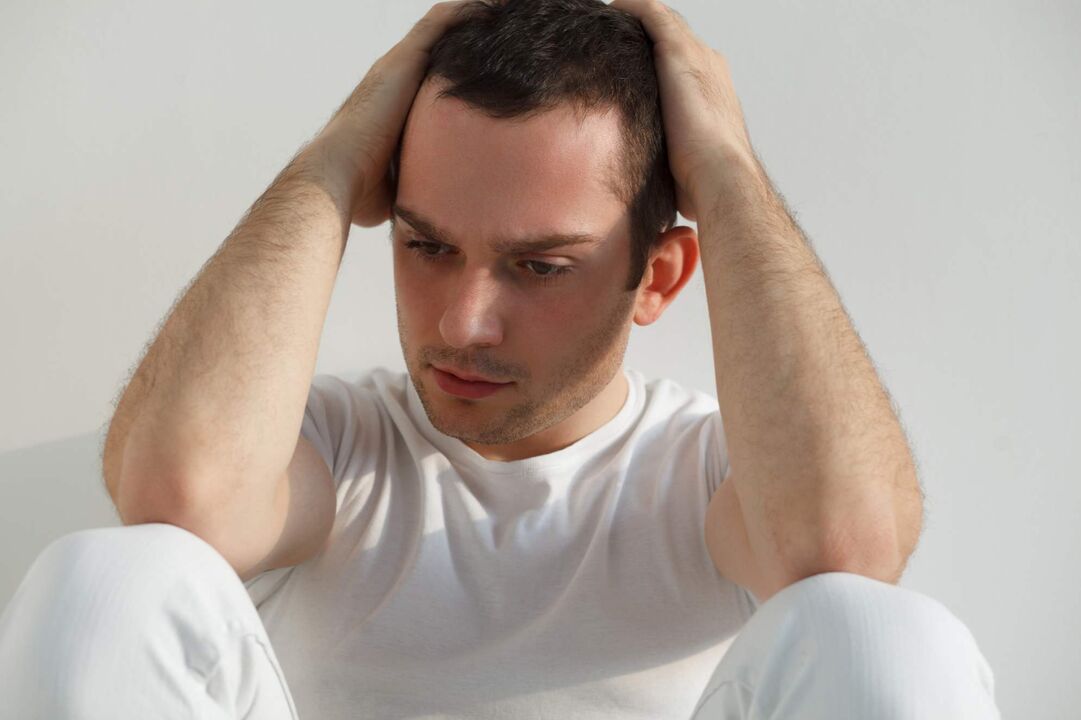Ein Mann erkrankte an Prostatitis, die eine Entzündung der Prostatadrüse verursacht.